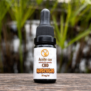 Inicio aceite con extracto de cannabis para mascota